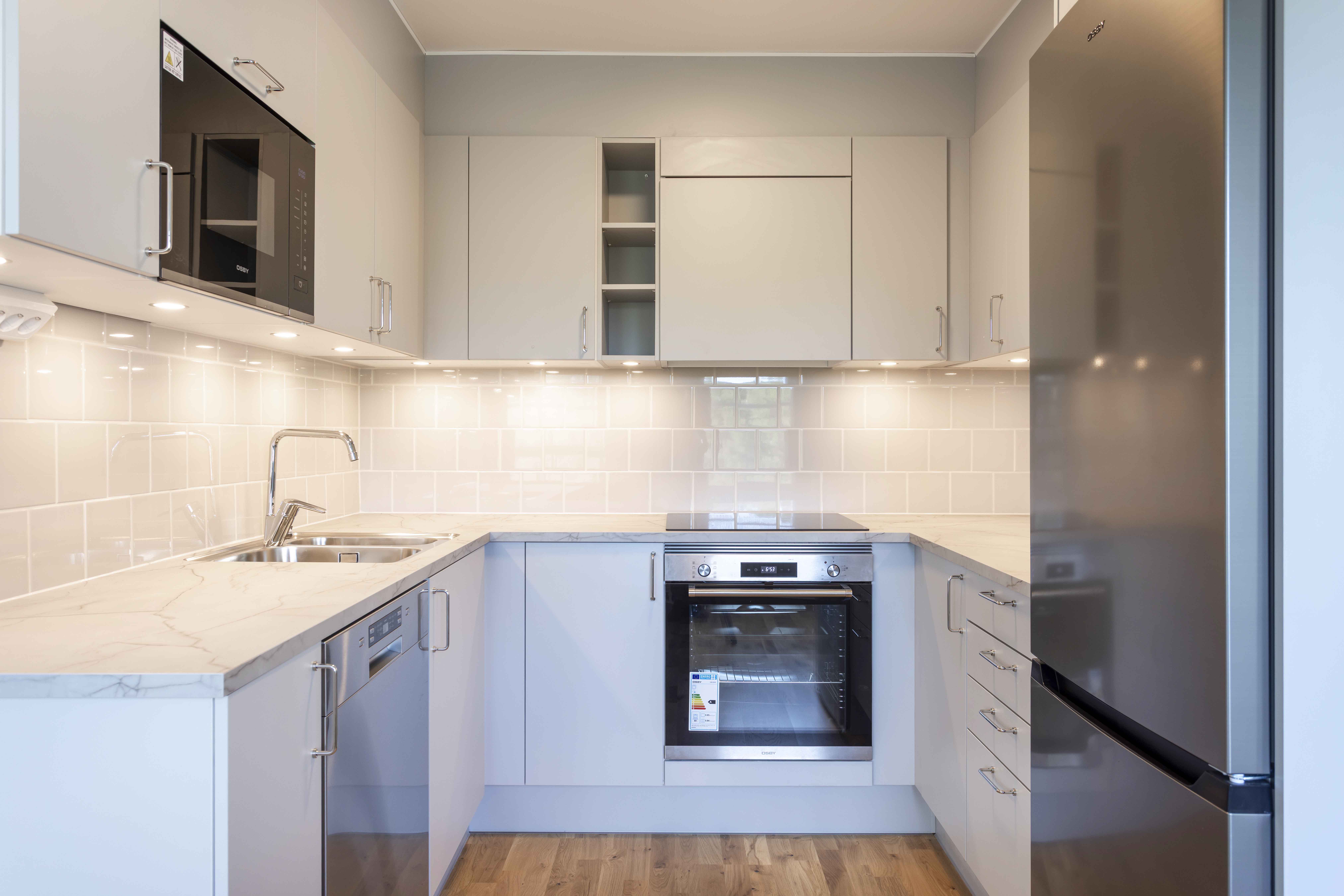 Detaljbild från en plusrenoverad lägenhet med fokus på kök