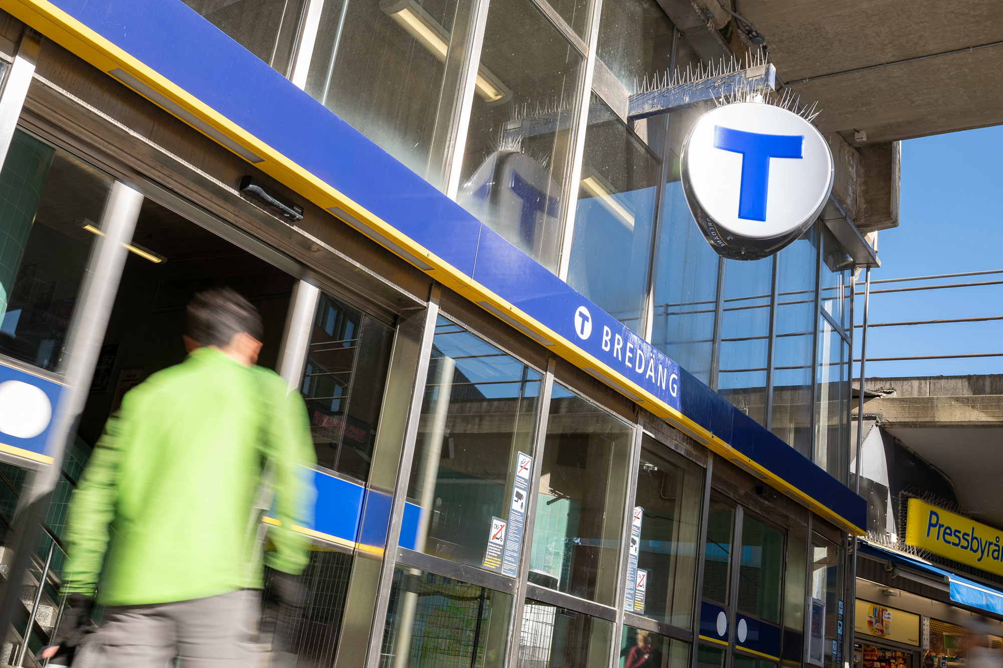 Entren till Bredängs tunnelbana