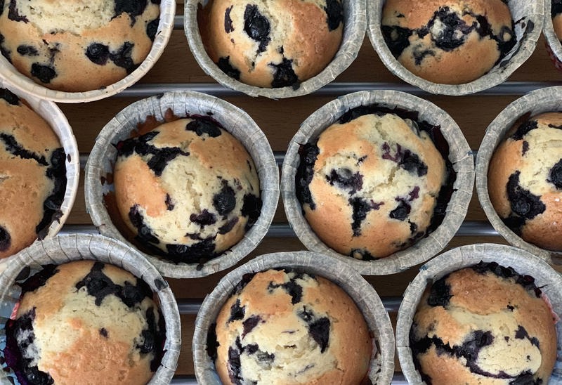 Närbild på blåbärsmuffins.