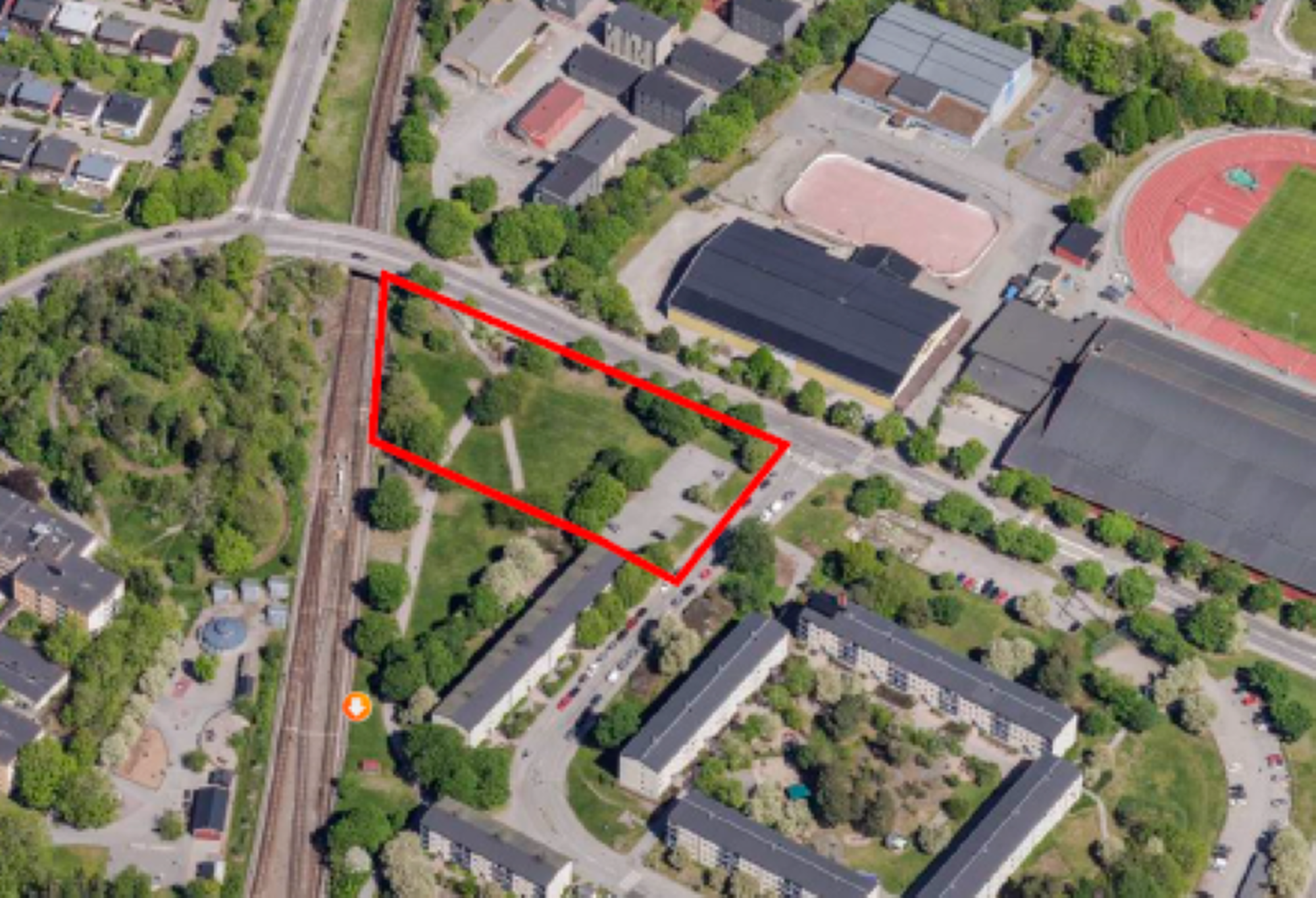 flygbild över området med röd ruta runt aktuell byggplats
